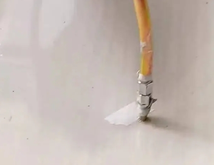 中宁瓷砖空鼓维修公司专业解答在瓷砖铺贴过程中，如果使用的砂料过粗（如全部使用了粗砂），可能会导致以下问题